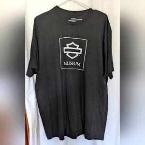 Men's Black w/‎ white graphic Harley Davidson Museum short sleeveTshirt, size XL